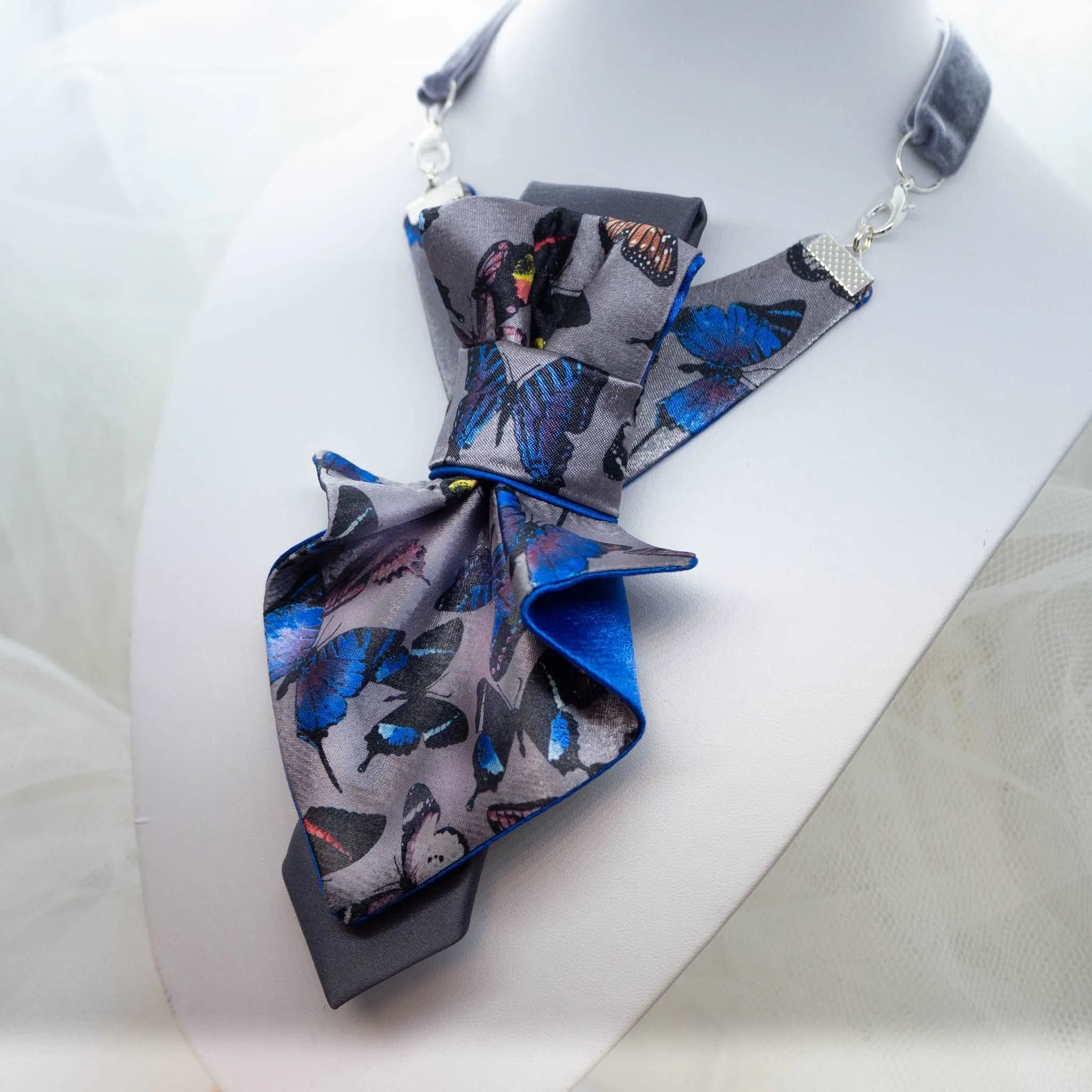 BOW TIE BUTTERFLY JABOT